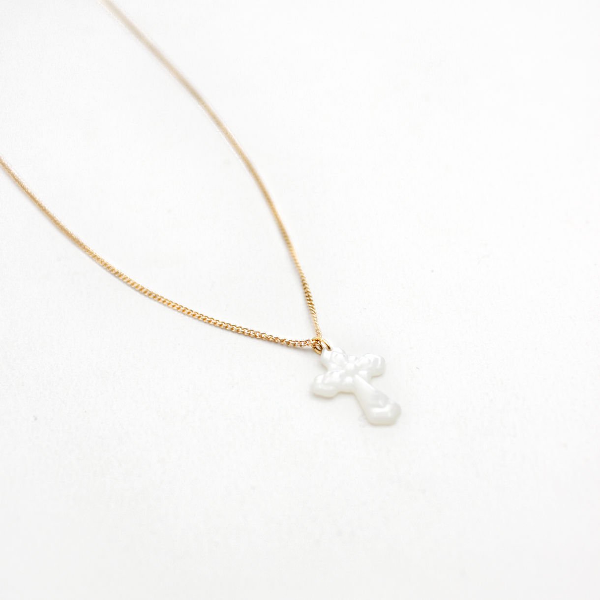 Collier croix nacre Eve
